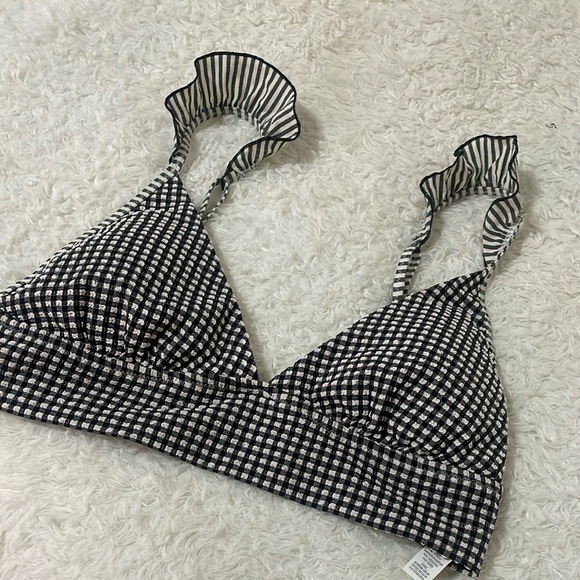 Aerie Black and White Smocked Ruffled top - Picture 10 of 10